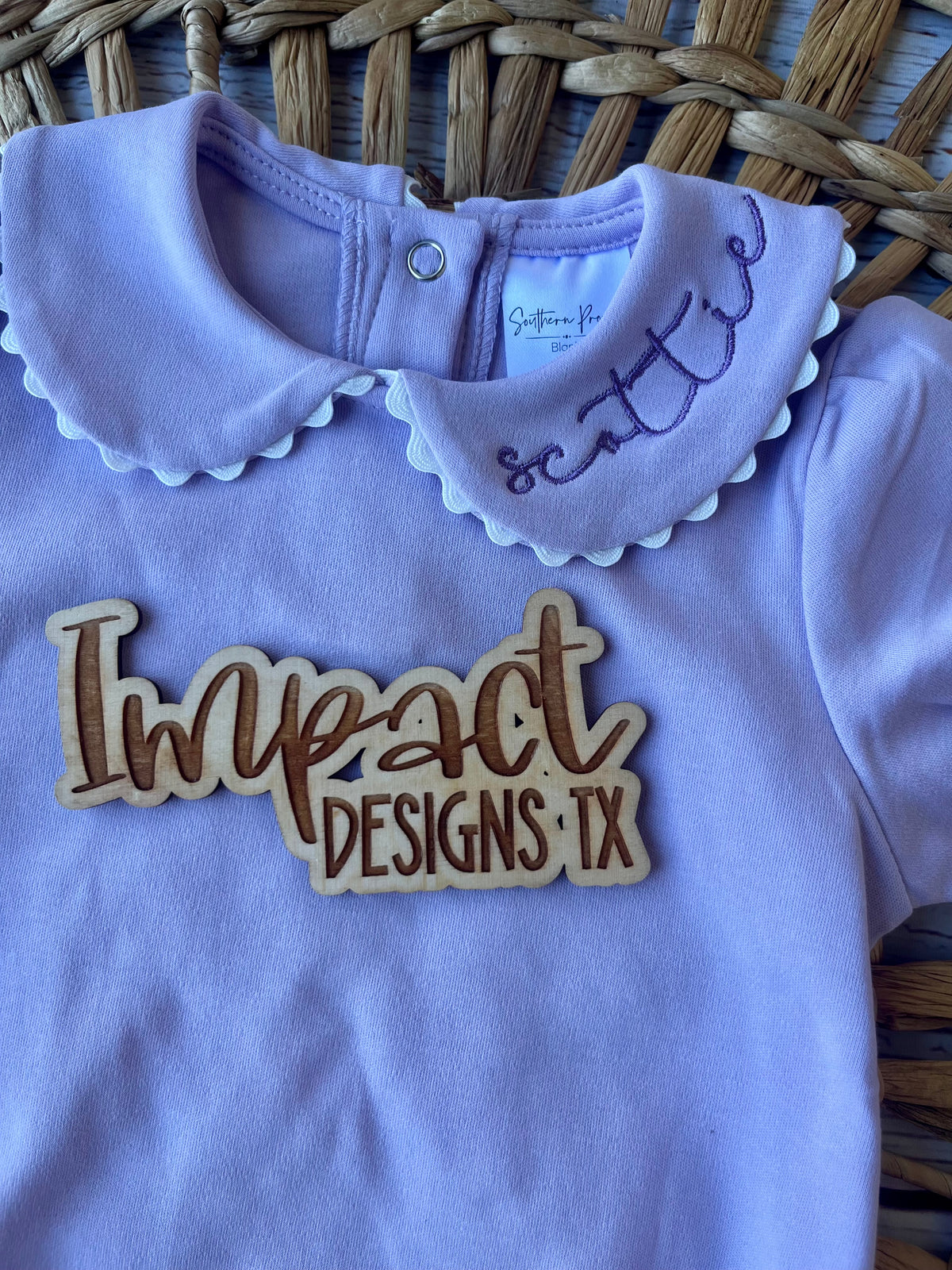 Monogrammed Scalloped Collar Bubble